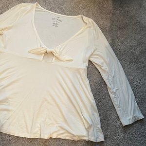 Women’s American Eagle Soft and Sexy off white top.